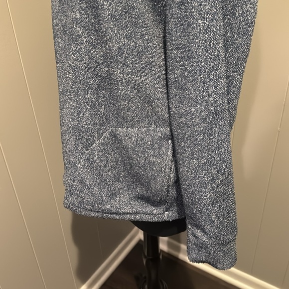 Eddie Bauer Lt Harbor (marled navy) soft long nap button placket fleece top. Lrg - Picture 4 of 9